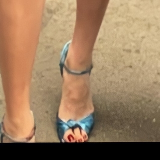 Serenay Sarikaya feet photo thumbnail