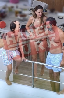 Serenay Sarikaya feet photo thumbnail