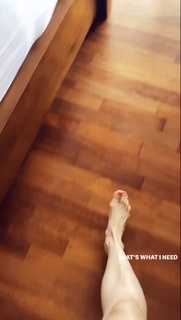 Joanna Jablczynska feet photo thumbnail
