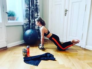Alina Merkau feet photo thumbnail