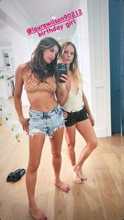 Elisabetta Canalis feet photo thumbnail