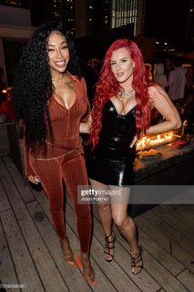 Justina Valentine feet photo thumbnail