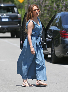 Jennifer Lopez feet photo thumbnail