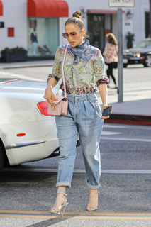 Jennifer Lopez feet photo thumbnail