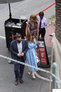 Jennifer Lopez feet photo thumbnail