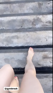 Joanna Jablczynska feet photo thumbnail