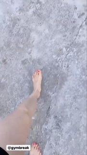 Joanna Jablczynska feet photo thumbnail