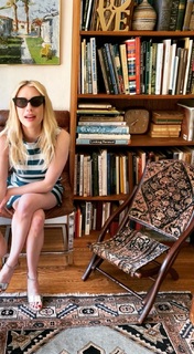 Emma Roberts feet photo thumbnail