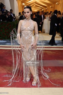 Dove Cameron feet photo thumbnail