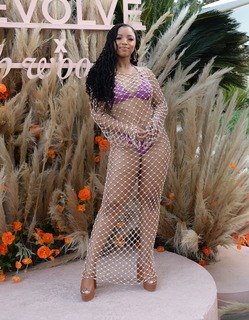 Chloe Bailey feet photo thumbnail
