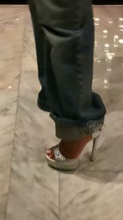 Chloe Bailey feet photo thumbnail