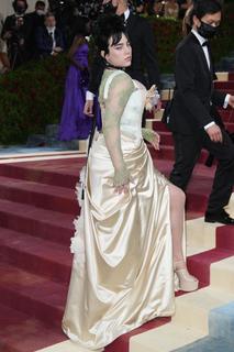 Billie Eilish feet photo thumbnail