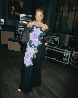 Rita Ora feet photo thumbnail