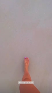 Valentina Vignali feet photo thumbnail
