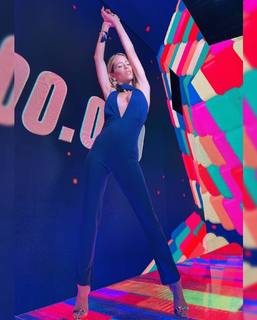 Nicole Neumann feet photo thumbnail