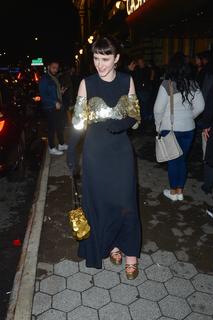 Rachel Brosnahan feet photo thumbnail