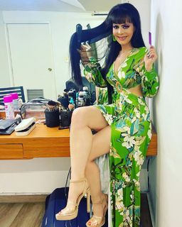 Maribel Guardia feet photo thumbnail