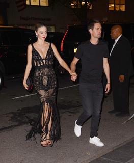 Miranda Kerr feet photo thumbnail