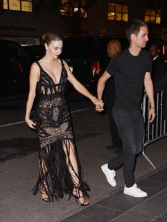 Miranda Kerr feet photo thumbnail