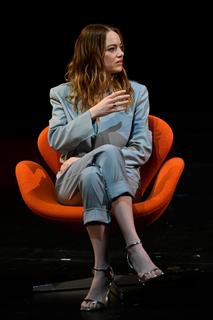 Emma Stone feet photo thumbnail