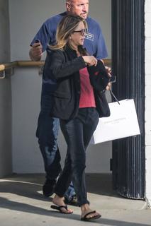 Jennifer Aniston feet photo thumbnail