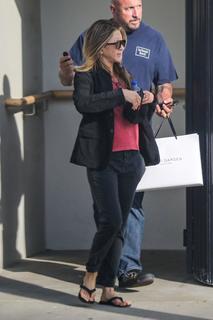 Jennifer Aniston feet photo thumbnail