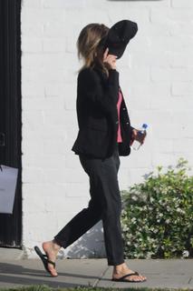 Jennifer Aniston feet photo thumbnail