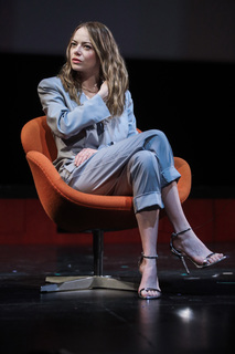 Emma Stone feet photo thumbnail