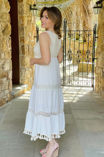 Lisa Robertson feet photo thumbnail