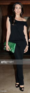 Karisma Kapoor feet photo thumbnail