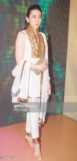 Karisma Kapoor feet photo thumbnail