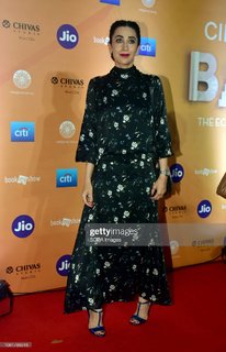 Karisma Kapoor feet photo thumbnail