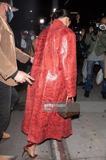 Kylie Jenner feet photo thumbnail