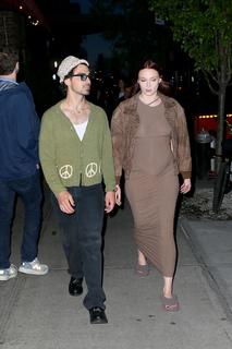 Sophie Turner feet photo thumbnail
