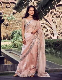 Kangana Ranaut feet photo thumbnail