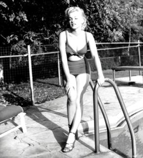 Marilyn Monroe feet photo thumbnail