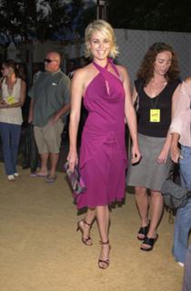 Rebecca Romijn feet photo thumbnail