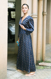 Alia Bhatt feet photo thumbnail