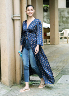 Alia Bhatt feet photo thumbnail
