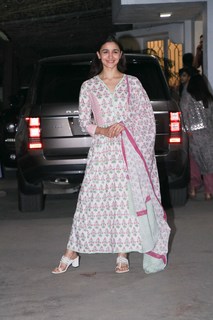 Alia Bhatt feet photo thumbnail
