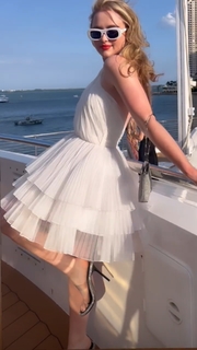 Kathryn Newton feet photo thumbnail