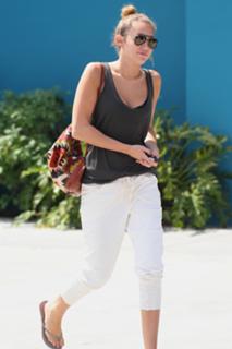 Miley Cyrus feet photo thumbnail