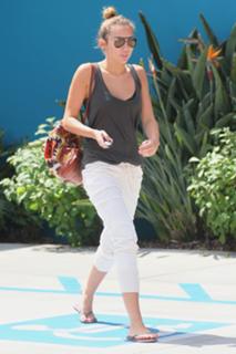 Miley Cyrus feet photo thumbnail