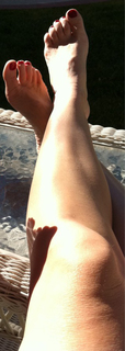 Angela Kinsey feet photo thumbnail