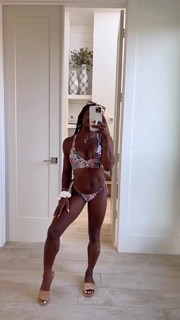 Simone Biles feet photo thumbnail