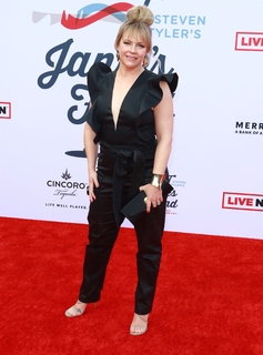 Melissa Joan Hart feet photo thumbnail