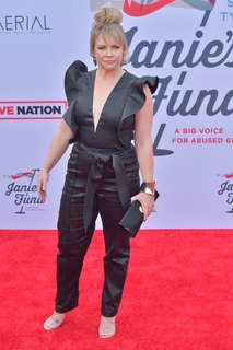 Melissa Joan Hart feet photo thumbnail