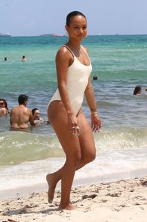 Karrueche Tran feet photo thumbnail