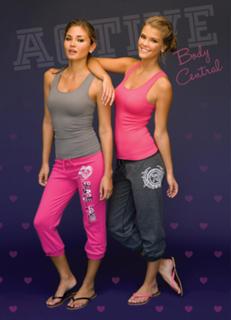 Nina Agdal feet photo thumbnail