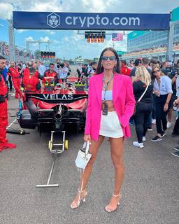 Izabel Goulart feet photo thumbnail